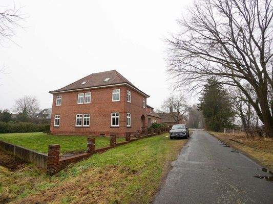 210 002 02 Straßenansicht