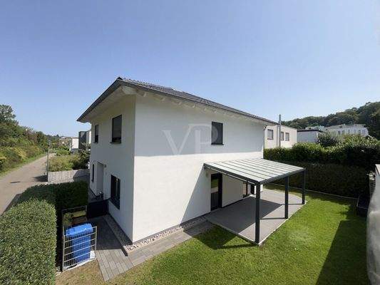 Außenfläche mit überdachter Terrasse