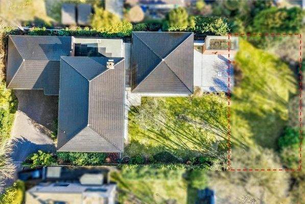 Bebautes Grundstück u Baugrundstück