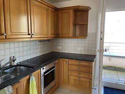 Küche mit Einbauküche