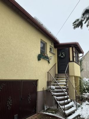Einfahrt Garage und Hauseingang