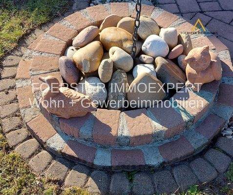 Figuren im oberen Garten