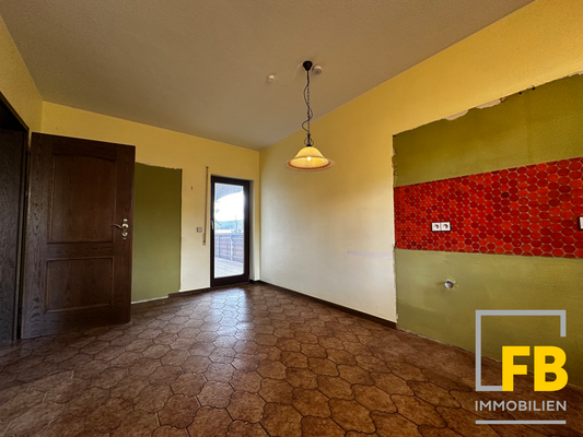 Obergeschoss: Ehemalige Küche mit Anschlüssen (2)