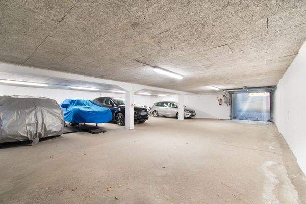 Auch das Auto steht sicher und trocken.jpg