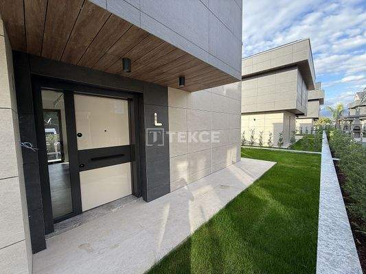 Villa with Pool within Walking Distance of Çalış Beach in Fethiye