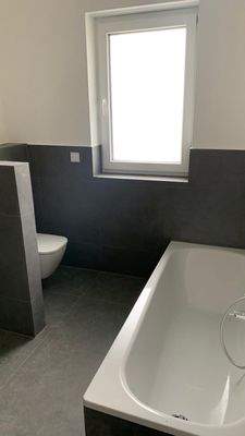 Bad mit Wanne und Dusche  Obergeschoss