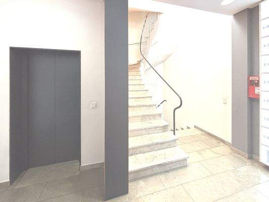 Treppenhaus ins Obergeschoss