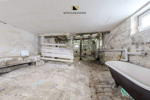 Ehemaliger Stall mit Charakter und historischen Elementen.