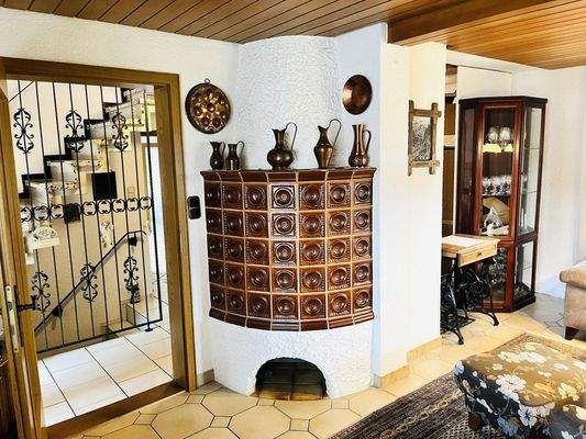 wohlige Wärme... der ansprechend gestaltete Kachelofen im Wohnzimmer (EG)