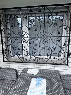 Fenstergitter zum Garten.jpg