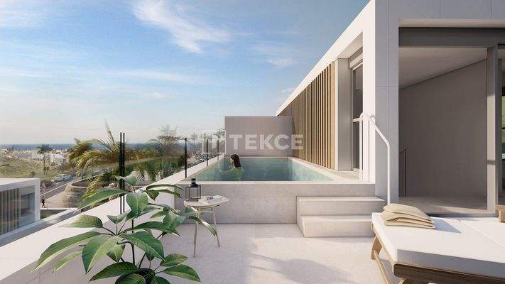 New Houses with Functional Interiors Close to Golf in Estepona