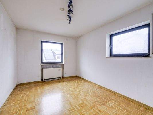 OG Kinder-/Arbeits-/Ankleidezimmer 