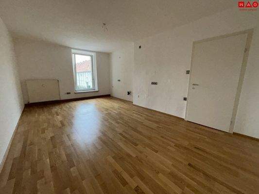 Wohn- und Essküche (VOR Ausbesserungsarbeiten)