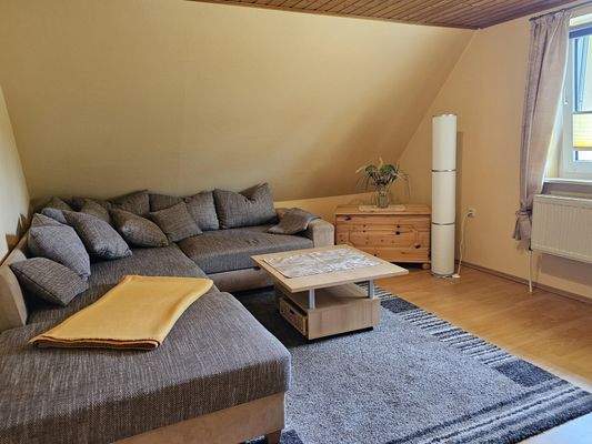 Wohn-Schlafzimmer DG