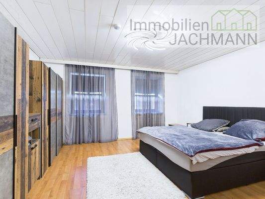 Geräumiges Schlafzimmer im EG