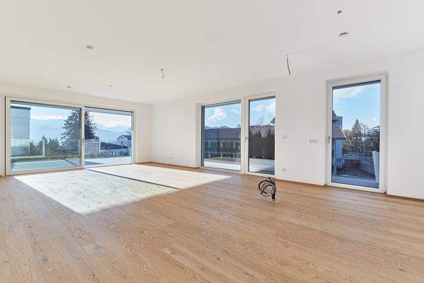 ZU MIETEN - großes Wohnzimmer mit Seeblick