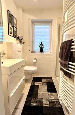 Gäste-WC mit Dusche