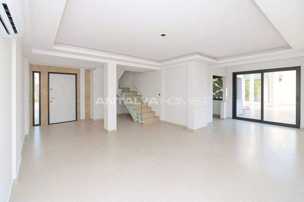 5-Bedroom Villa with Private Pool and Garden in Belek Antalya