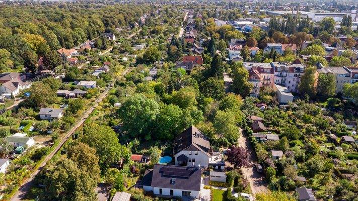 Direkt angrenzende Anwesen