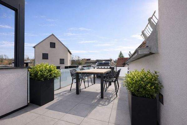 Großflächige Dachterrasse