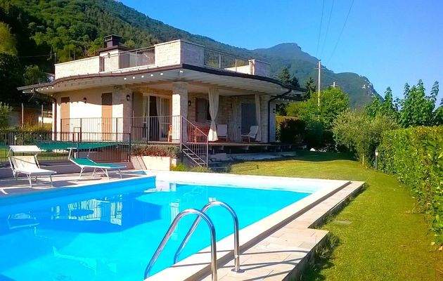 Ansicht mit Pool.JPG