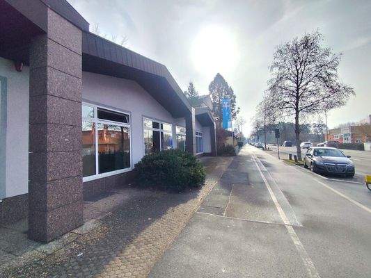 Geschäftshaus Frontansicht