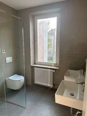 Modernes Badezimmer