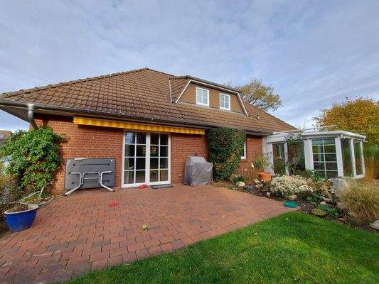 Rückansicht mit Terrasse