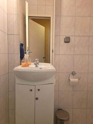 Waschtisch im sep. WC