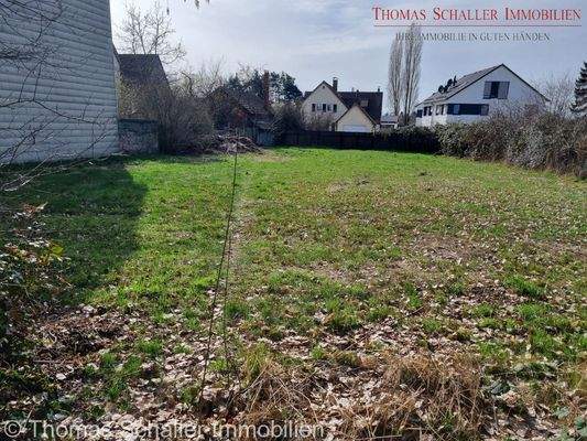 großer Garten mit weiterem Potenzial 