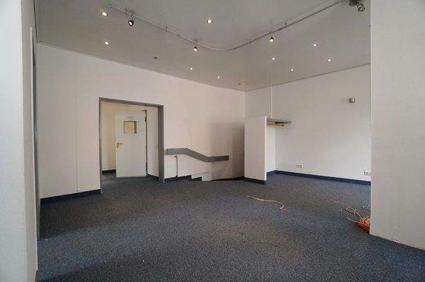 Blick Richtung Eingang und hinteren Bereich