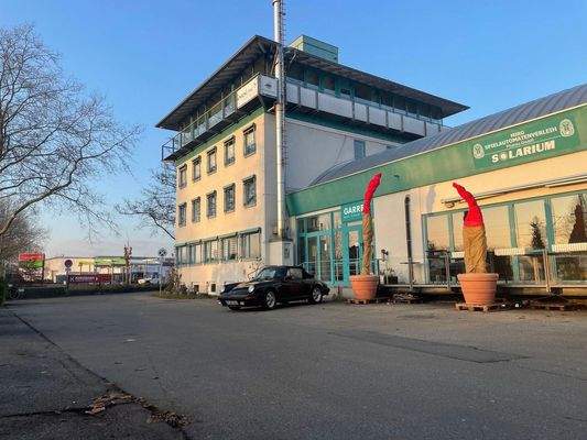 Gebäude von aussen.