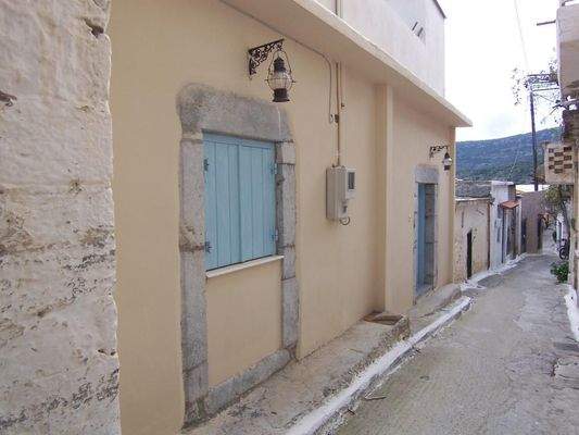 Kreta, Kritsa: Elegant renoviertes Dorfhaus aus Stein. Voll möbliert.