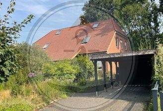 Vorder Ansicht mit Carport
