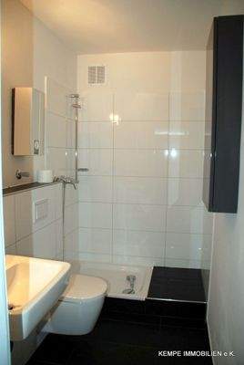 Wohnung rechts: Bad