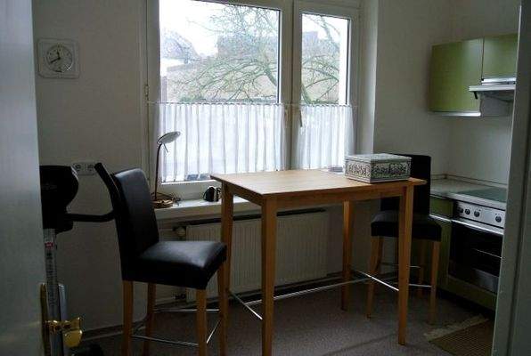 separate Küche mit Fenster