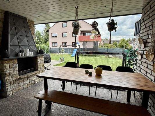 Terrasse mit Kamin