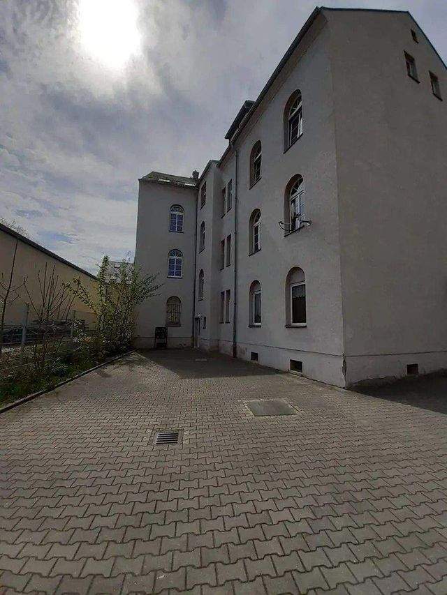 Renovierte 2-Raum-Altbauwohnung mit großer Wohnküche, Einbauküche & Tageslichtbad – sofort bezugsfrei - Photo 3
