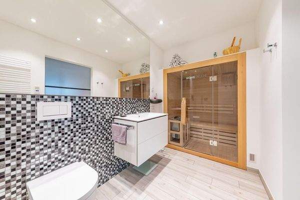 ... mit Wellnessbad en Suite.