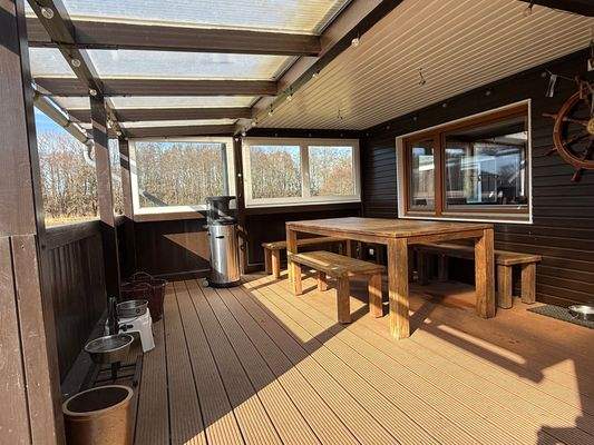 Lichtdurchflutete Terrasse