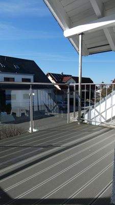 zwei davon mit Balkon an der Westseite