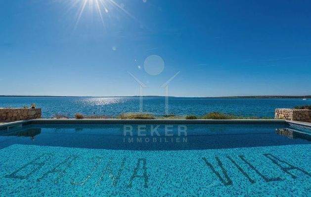 Tolle Kulisse vom Pool aus