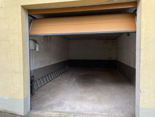 Garage in der Maschinenhalle