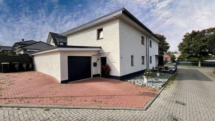 Nord-Ostansicht, Straße