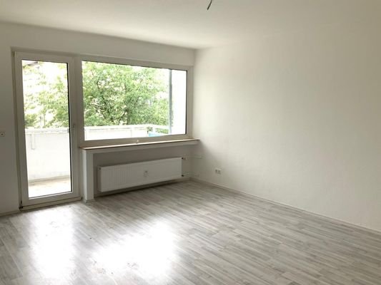 Wohnzimmer mit Balkon