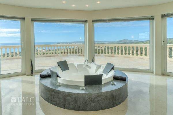 Badezimmer mit Meerblick