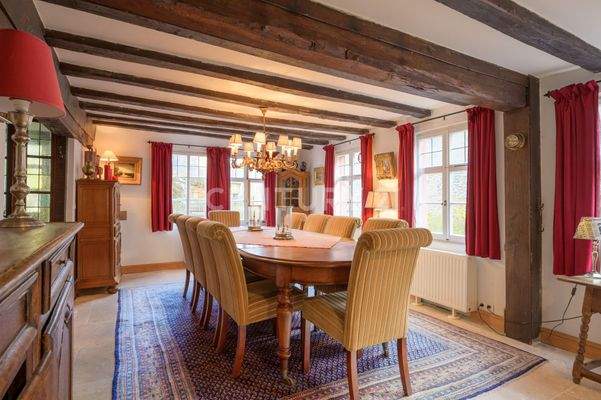 EG. Speisezimmer mit Blick zur Terrasse