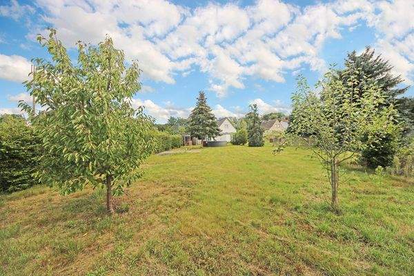Grundstück mit Blick auf das Haus
