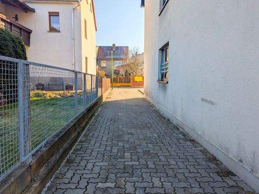 Haus 33_Durchgang vom Hof