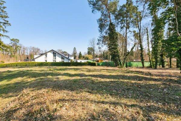 Grundstücksgrenze West nach Ost